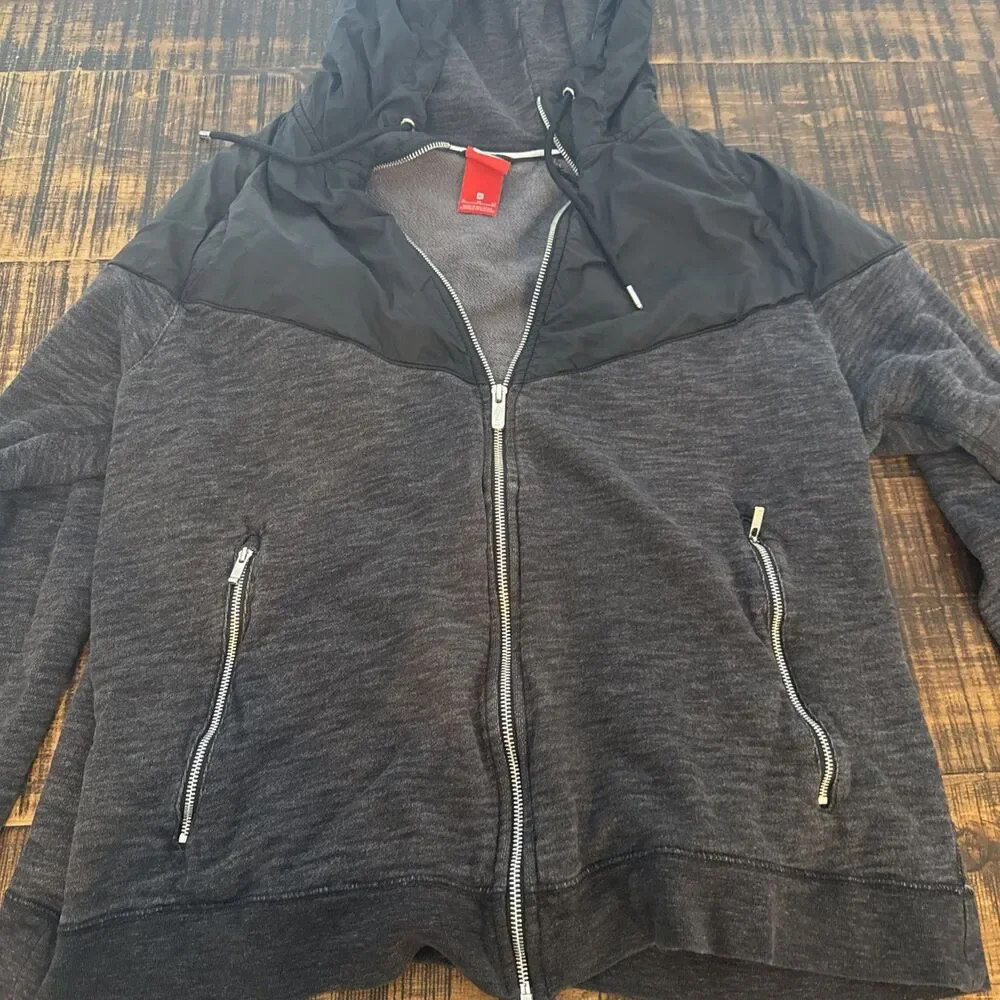 Nike Hoodie Full zipper With Zipper Pocket.  Size XL